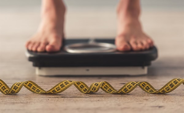 استطلاع: 92% من النساء و35% من الرجال يأكلون أقل في الحمية لفقدان الوزن سريعا