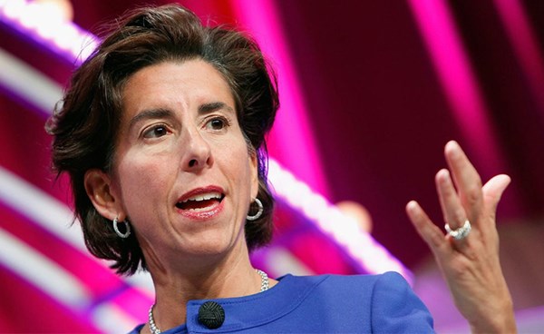 وزيرة التجارة الأمريكية: أمريكا تواجه أزمة أمن قومي بسبب نقص الرقائق الإلكترونية