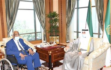سمو أمير البلاد يستقبل الدكتور أحمد الخطيب