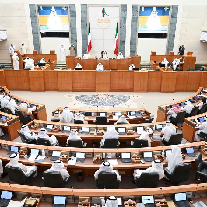 رئيس المجلس يرفع الجلسة مع تثبيت قرار الجلسة الماضية بتأجيل #استجوابات_رئيس_الوزراء