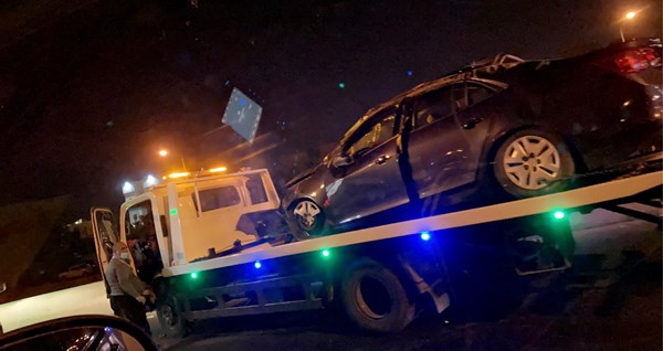 إصابة 4 شباب في انقلاب مركبة على طريق الفحيحيل