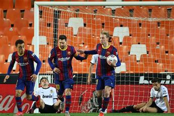برشلونة يُبقي على آمال التتويج بفوز صعب على فالنسيا
