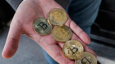 فقدت 25 ألف دولار من قيمتها.. عملة البيتكوين تهوي