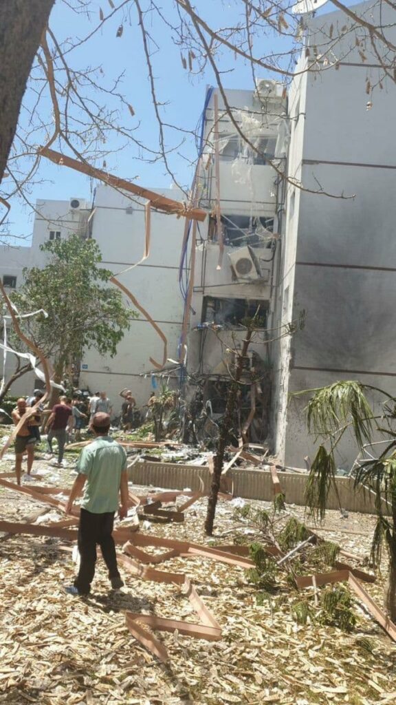 #عاجل | الإعلام العبري: إصابة 8 مستوطنين بجراح اثر سقوط صواريخ على مبنيين في اسدود
