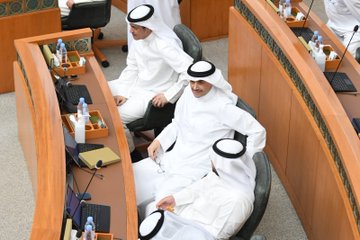 شاهد.. جلوس النواب بمقاعد الوزراء يدفع الحكومة لعدم حضور الجلسة
