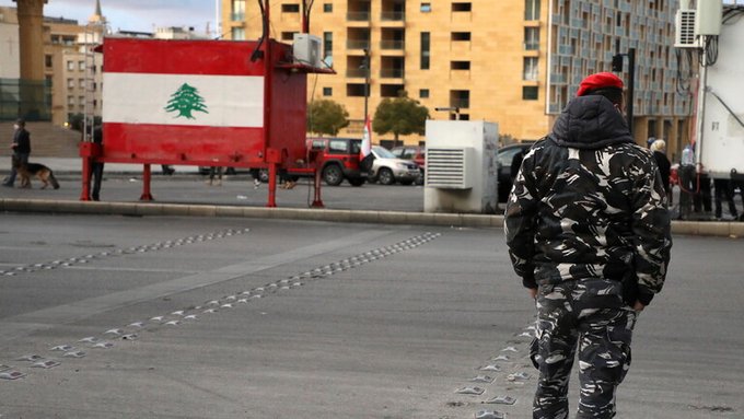 بالفيديو..الأمن اللبناني يقتحم منزلا ويحرر طفلا قيدته أمه بالسلاسل