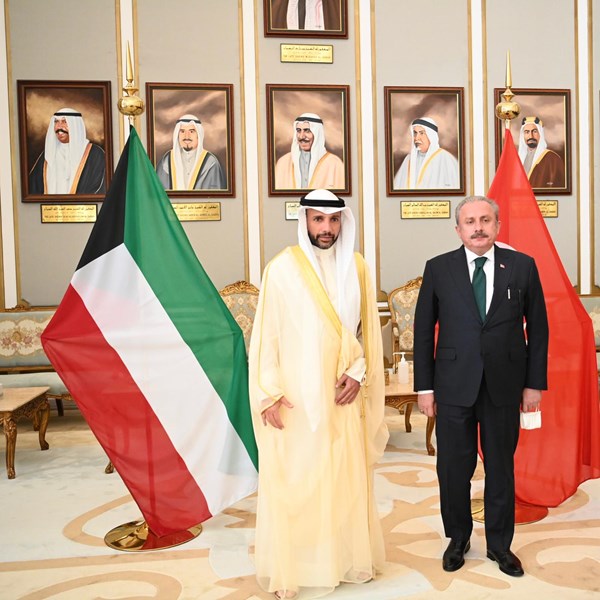 مرزوق الغانم يعقد جلسة مباحثات رسمية مع نظيره التركي