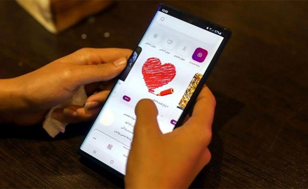 إيران تدشن تطبيقا للتوفيق بين شركاء عمر محتملين بعد تراجع معدل الخصوبة