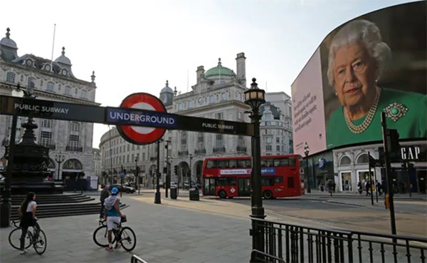 نواب بريطانيون: وباء كورونا ربما يتلاشى لكن تكاليفه الباهظة سوف تستمر