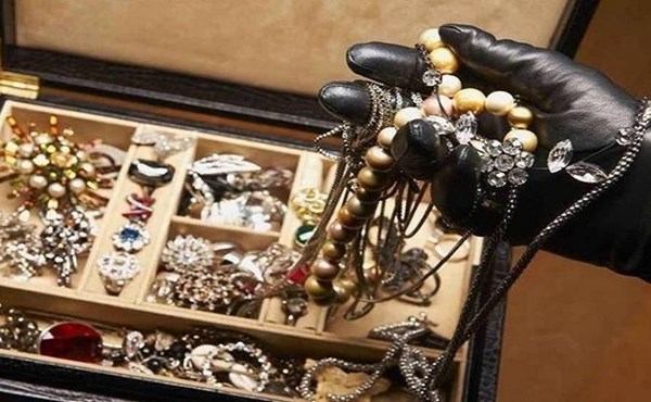 سرقة حلي بقيمة تصل إلى 3 ملايين يورو خلال سطو مسلح لمحل مجوهرات في باريس