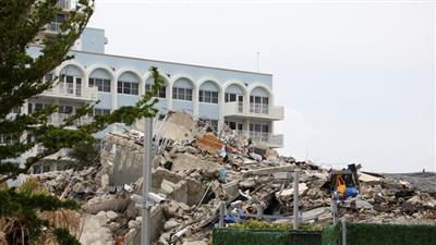 انتشال 14 جثة من موقع انهيار المبنى في فلوريدا الأمريكية وارتفاع عدد الضحايا