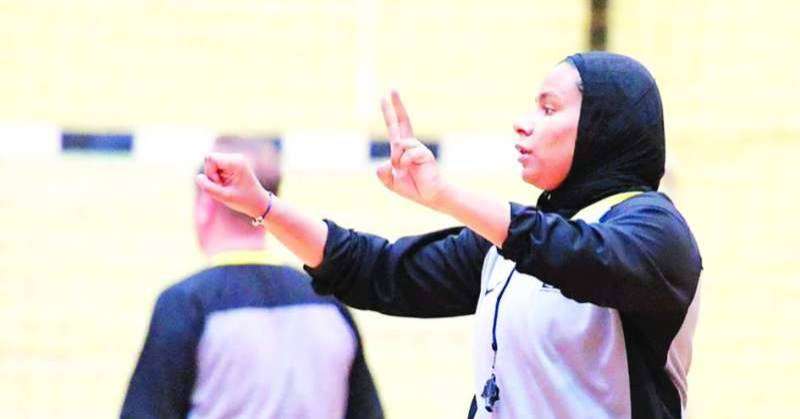 الكويتية منيرة الحشاش.. أول خليجية تنال الرخصة الدولية في تحكيم «السلة»