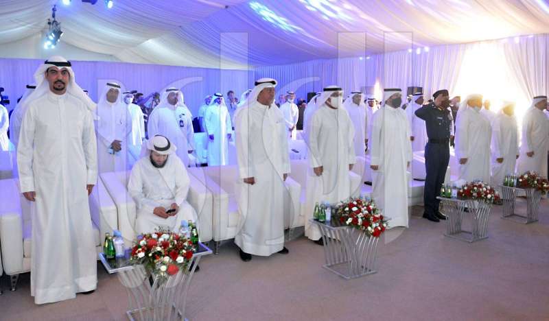 تعقيبا على عدم قيامه أثناء عزف النشيد الوطني الجمهور : العلماء افتوا بعدم جواز وقوف المسلم إعظاماً لأي علم وطني