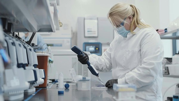 موديرنا تؤكد أن لقاحها فعال لستة أشهر على الأقل