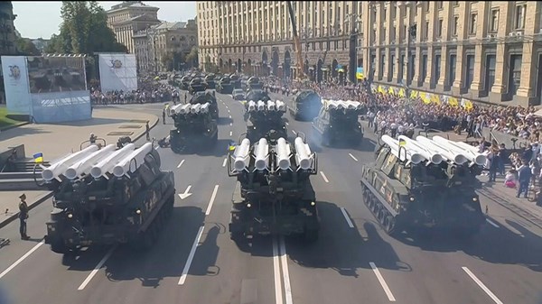 أوكرانيا تنظم عرضا عسكريا في الذكرى الثلاثين لاستقلالها