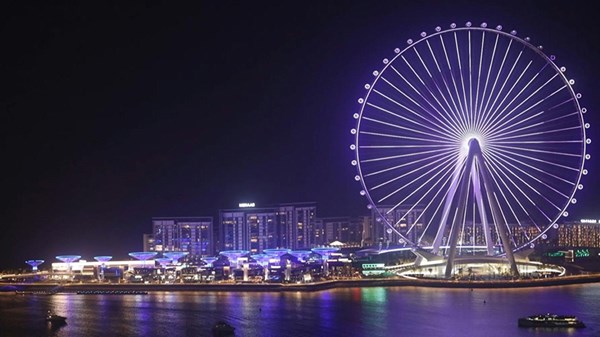 دبي تدشن أكبر وأعلى عجلة ترفيهية في العالم