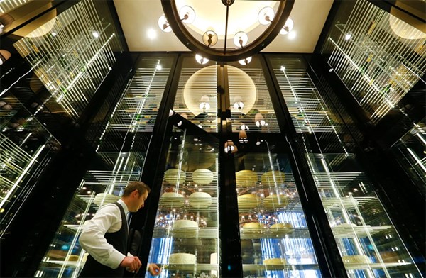 فندق سويسري فاخر مملوك لملياردير مصري يعلن قبوله «بيتكوين» و«إيثريوم»