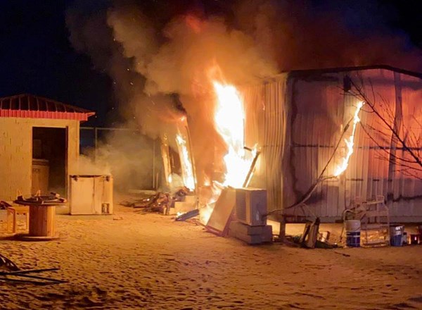 السيطرة على حريق شاليه في مزارع الوفرة