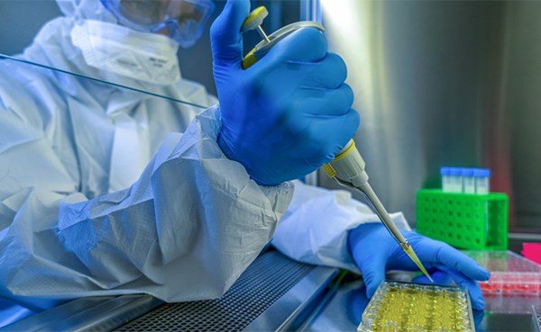 وزير ماليزي: نمتلك القدرة على إنتاج لقاح مضاد لكوفيد -19