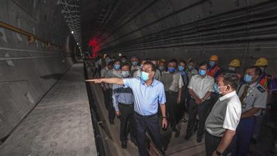 رئيس الوزراء الصيني يتعهد بمعاقبة المسؤولين على وفيات الفيضانات