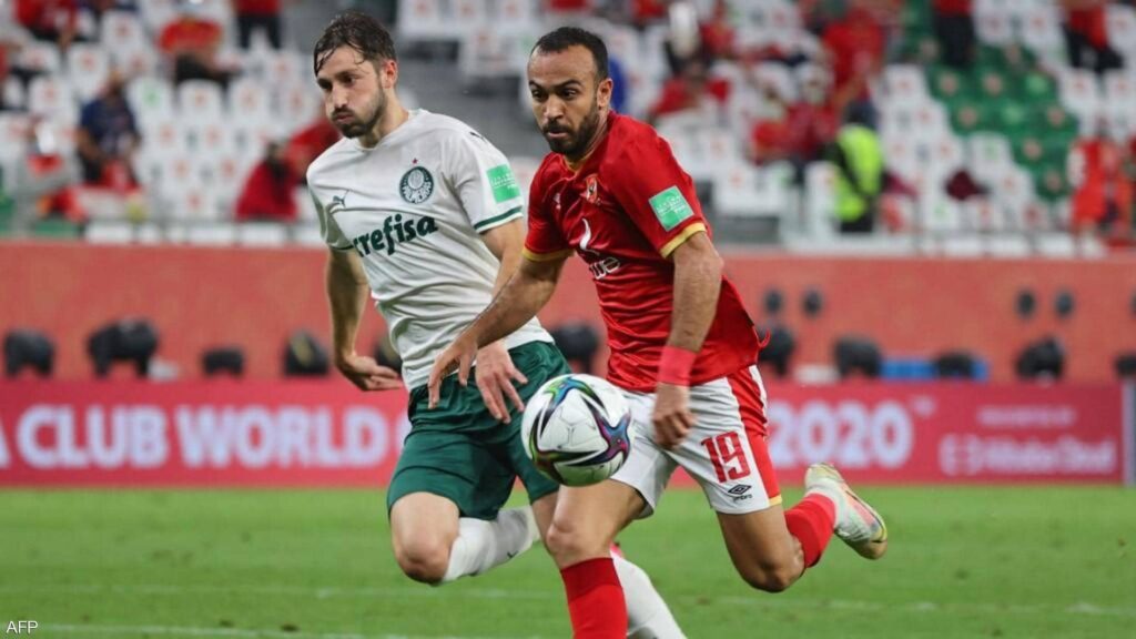 “الكاف” يحتفي بلاعب الأهلي المصري: لا يمكن إيقافه