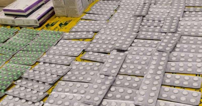 وافد عربي وصل #الكويت ب 3 آلاف حبة مخدرة