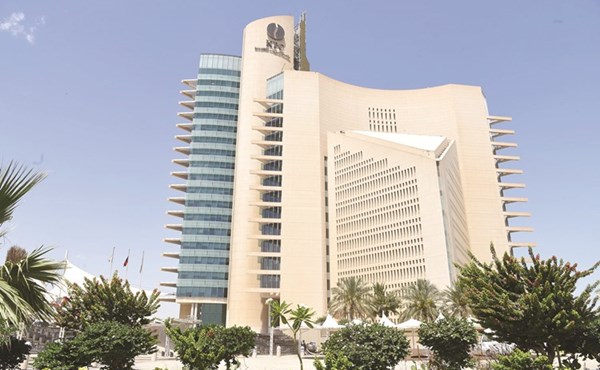 أزمة «كورونا» تهوي بأرباح «مؤسسة البترول» 76%