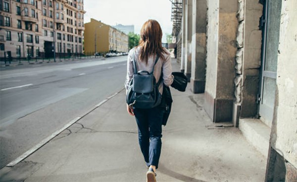 دراسة أمريكية: المشي 7 آلاف خطوة يوميا يقلل من خطر الموت في منتصف العمر