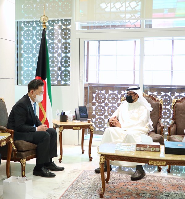 وزير المالية بحث التعاون الاقتصادي مع السفير الكوري بالكويت
