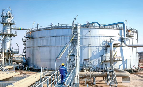 1.3 مليار دولار عقود القطاع النفطي في 4 أشهر