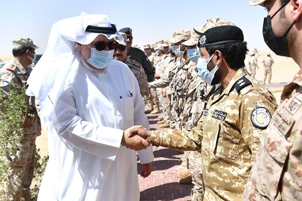رئيس مجلس الوزراء بالإنابة ووزير الدفاع: العقيدة القتالية للجيش الكويتي دفاعية لحماية الكويت براً وجواً وبحراً