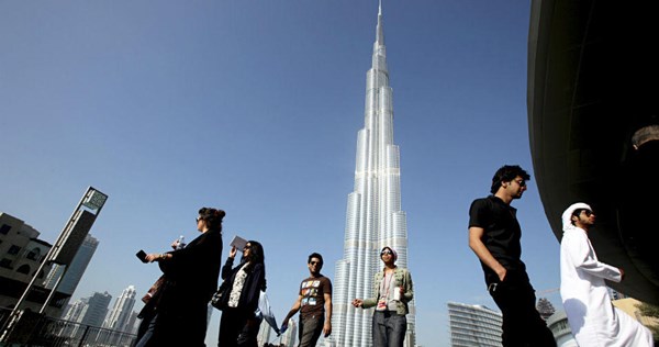 الإمارات تخفّف قيد الكمامات مع اقتراب “معرض إكسبو”