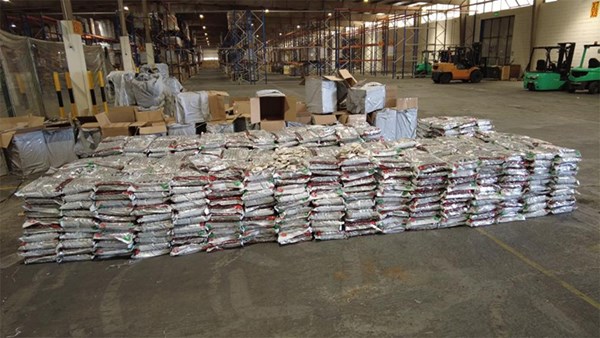 جمارك الكويت: ضبط طن و221 كيلو غراماً من التمباك الصيني بإدارة المستودعات الجمركية