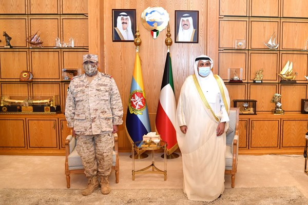 حمد جابر العلي يقلّد كوكبة جديدة من الضباط رتبهم
