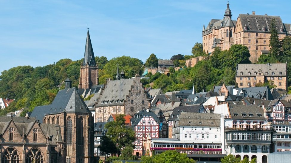 ما قصة المدرسة التي أسهمت في إنشاء مدينة للمكفوفين وضعاف البصر في ألمانيا؟