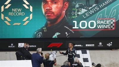 البريطاني هاميلتون يفوز بسباق جائزة روسيا الكبرى للفورمولا 1 محققا انتصاره المئة