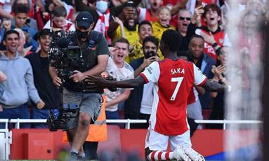 أرسنال يفوز على توتنهام بثلاثية في الدوري الإنكليزي