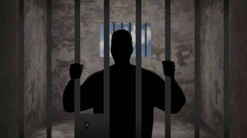 ألباني فضّل السجن على زوجته
