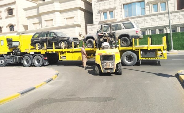 رفع 21 سيارة مهملة و7 بقالات متنقلة في الجهراء