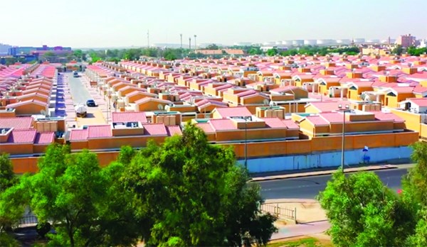 «نفط الكويت» تنتهي من بناء وتشييد 159 منزلاً جديداً وفق الطابع المعماري والتراثي المميز للأحمدي