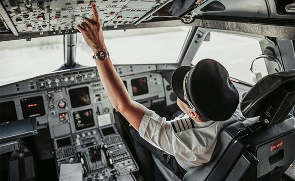 بريطانيا تواجه نقصا في أعداد الطيارين