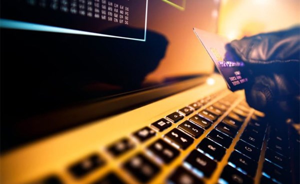 توقيف خبيرة روسية في المعلوماتية في إيطاليا بتهمة استنساخ بطاقات مصرفية