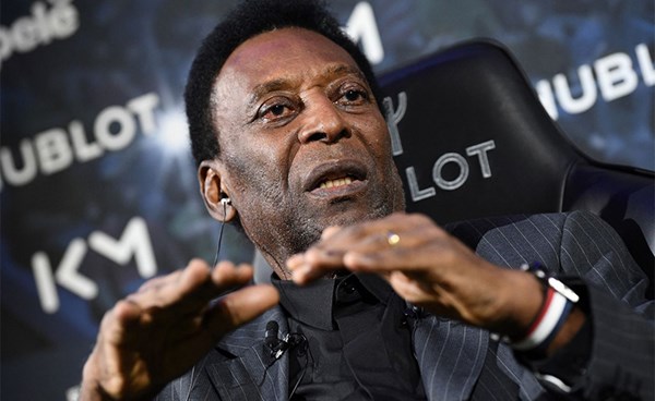 الأسطورة بيليه لعشاقه: أقترب الآن أكثر من المرمى