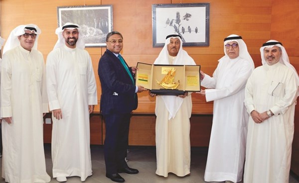 السفير الهندي زار KGL وتفقد معدات المجموعة