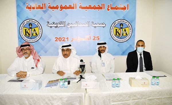 عدنان الراشد رئيساً لـ «الصحافيين» بالتزكية