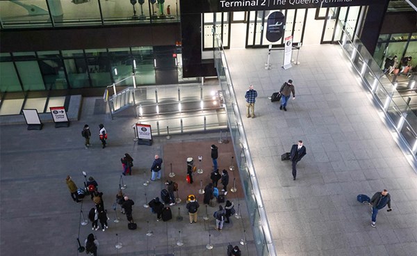 بريطانيا تدرس إلغاء قائمة السفر الحمراء والحجر الصحي الفندقي