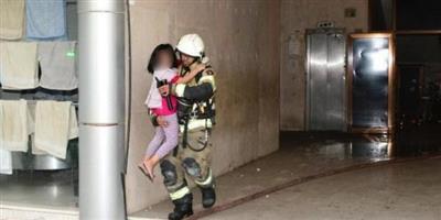 إخلاء عمارة في الرقعي إثر حريق في شرفة شقة