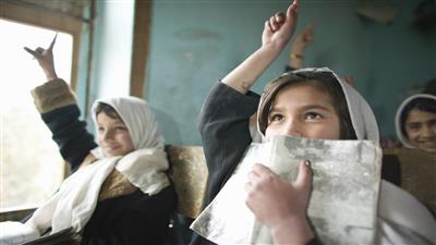 حركة طالبان تفتح المدارس الثانوية للفتيات.. قريبًا جًدا