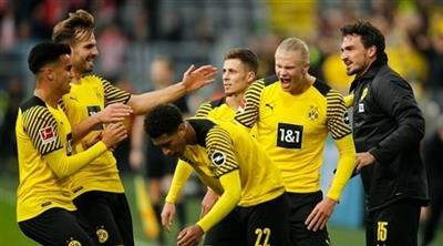 ثنائية هالاند تصعد بدورتموند إلى صدارة الدوري الألماني