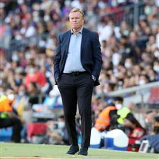 رسميًا.. برشلونة يعلن إقالة مدربه رونالد كومان